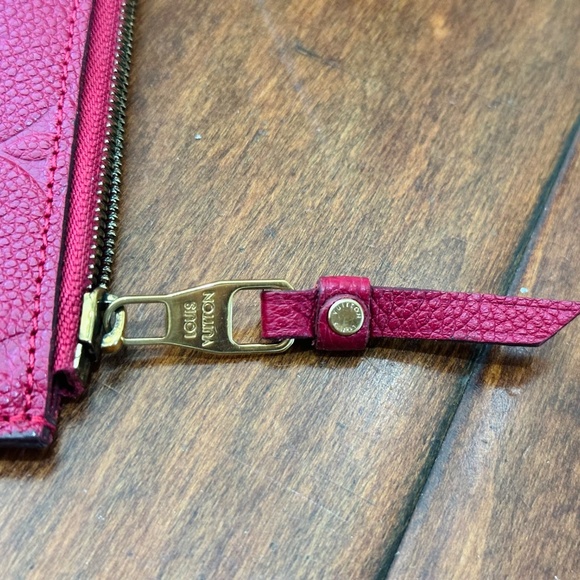 Louis Vuitton pouch - Picture 6 of 8